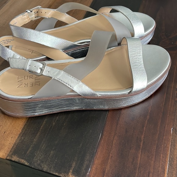 Platform Sandals - Picture 3 of 6